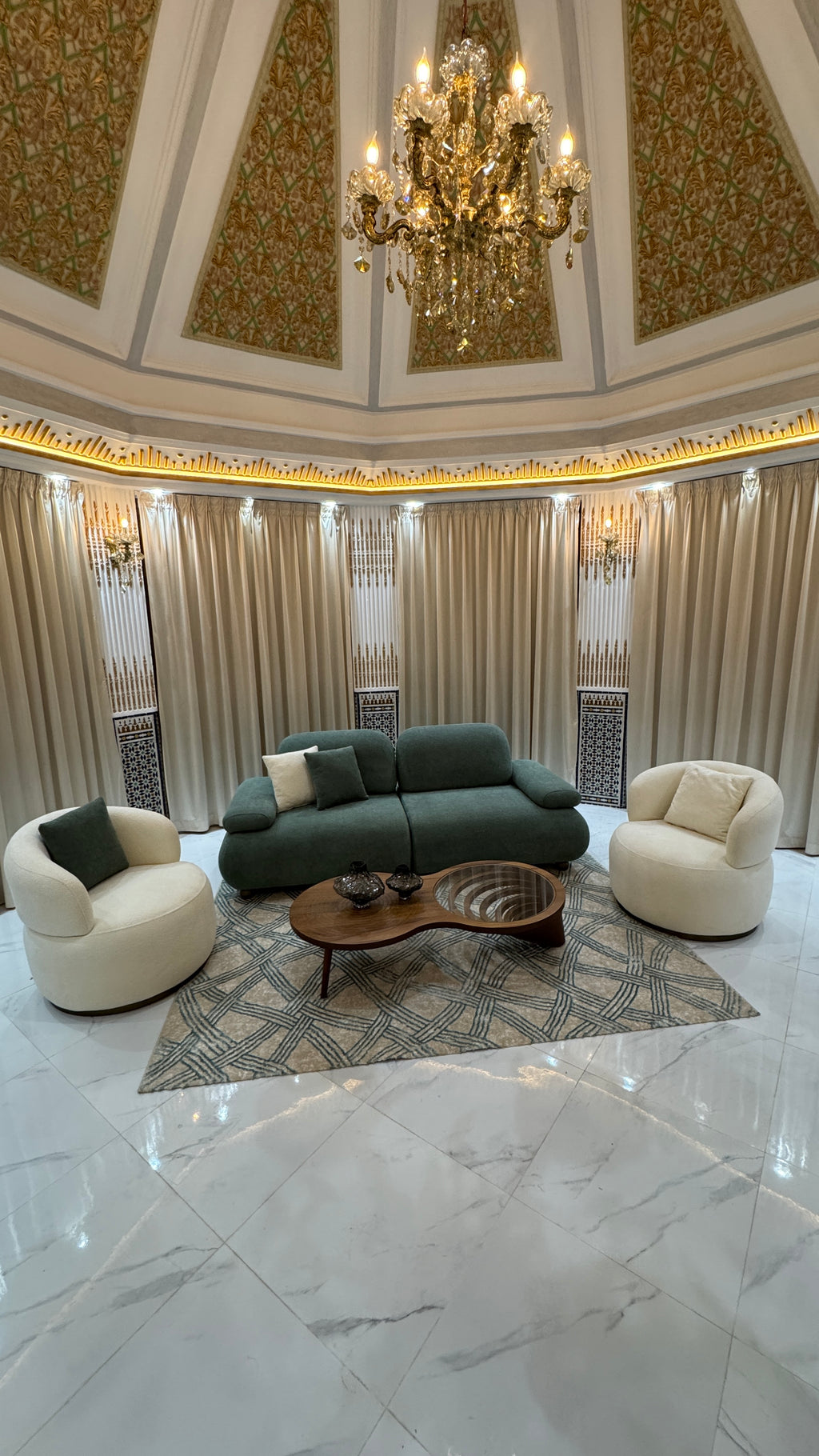 Salon Moderne – Canapé, Fauteuils & Table Basse Design