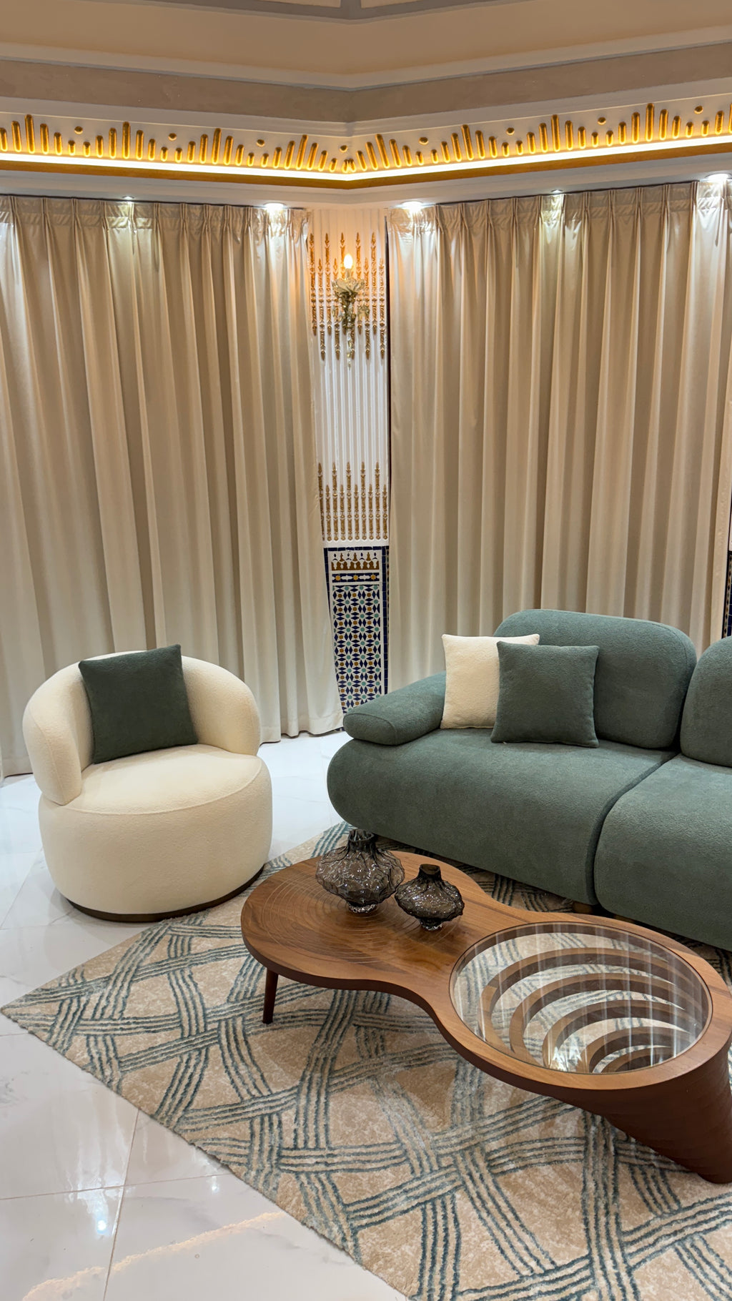 Salon Moderne – Canapé, Fauteuils & Table Basse Design