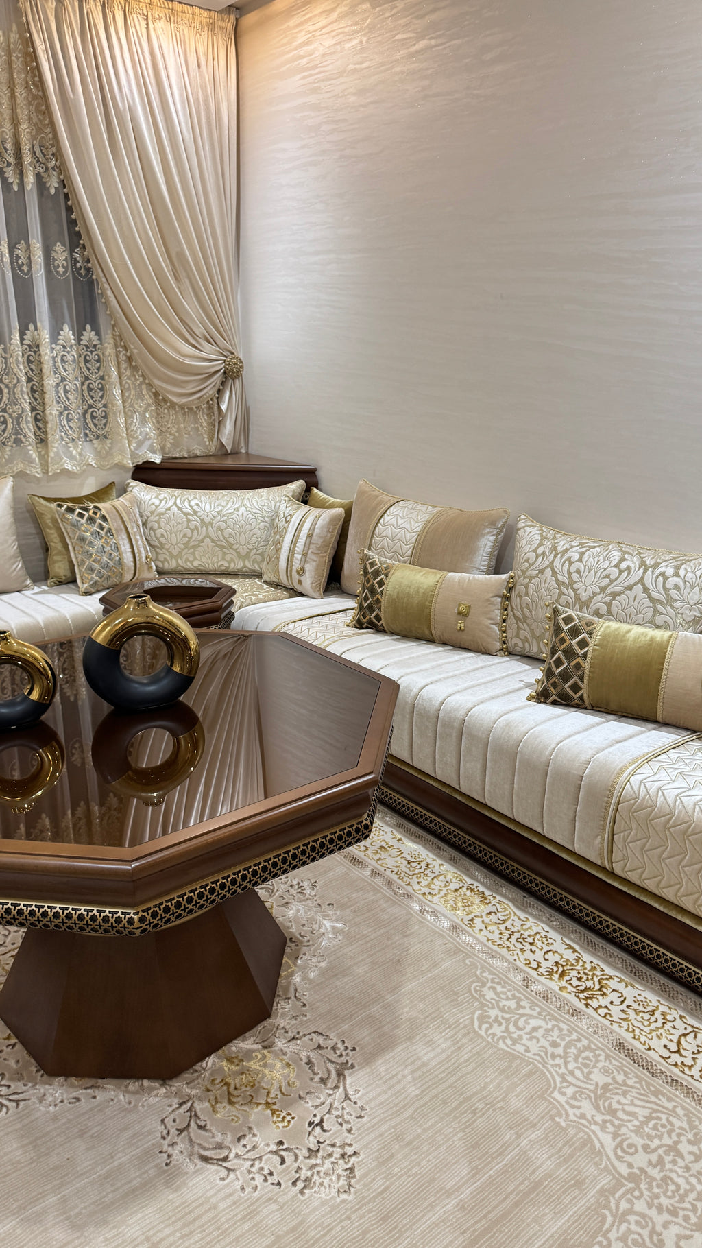 Salon marocaine, le sari beige