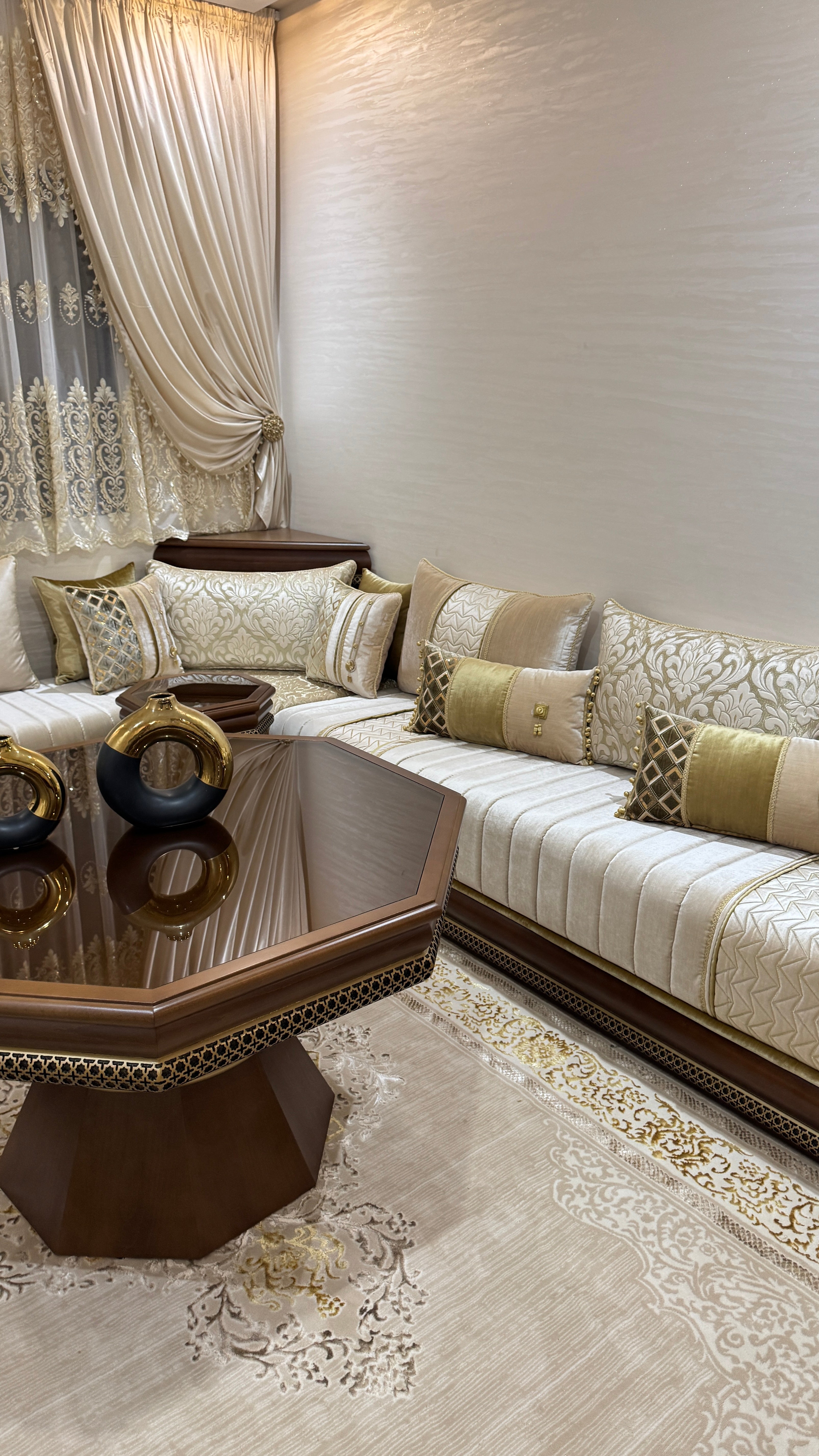 Salon marocaine, le sari beige