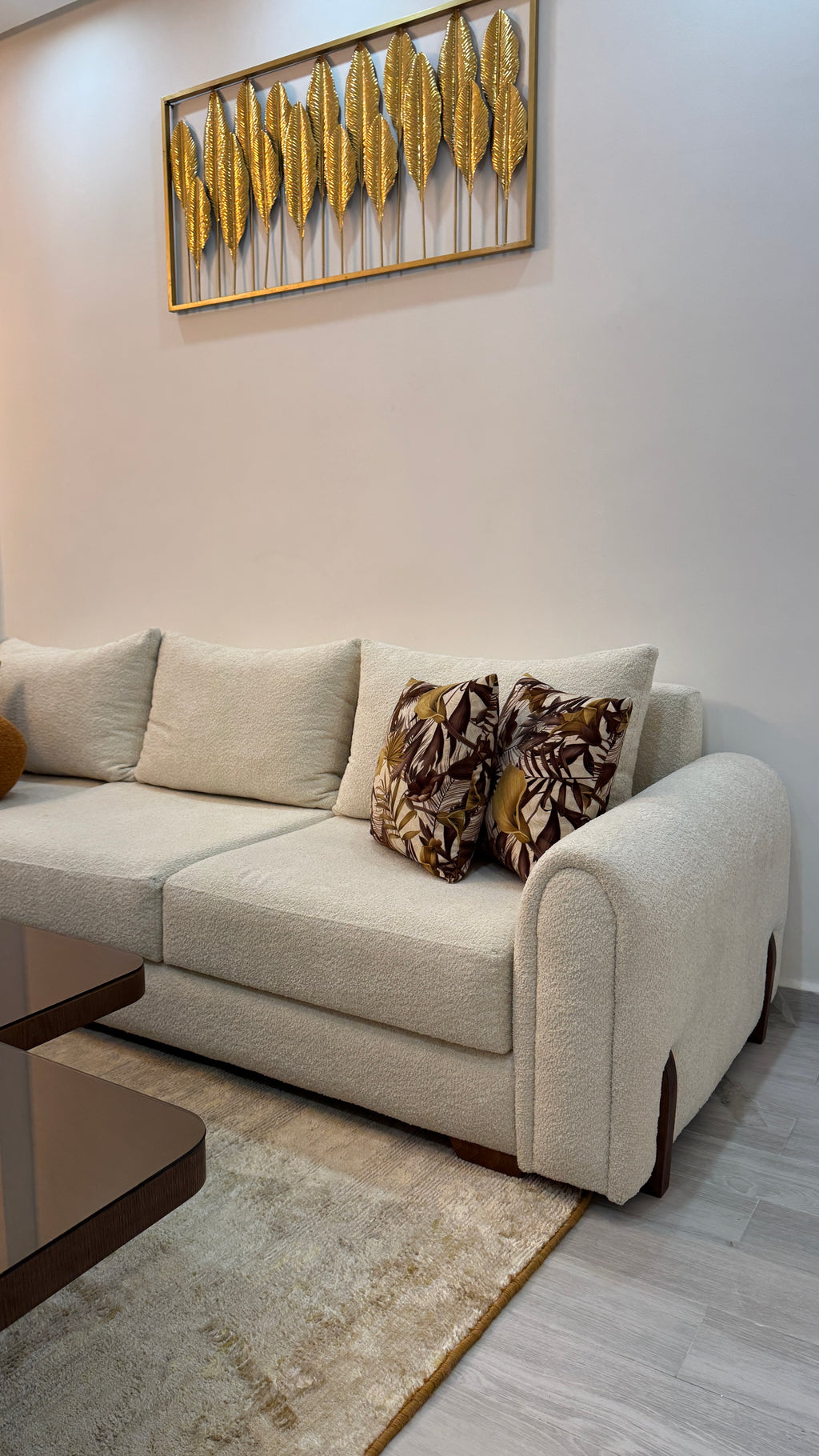 Salon Moderne, Canapé et Table Élégants - Design Personnalisé