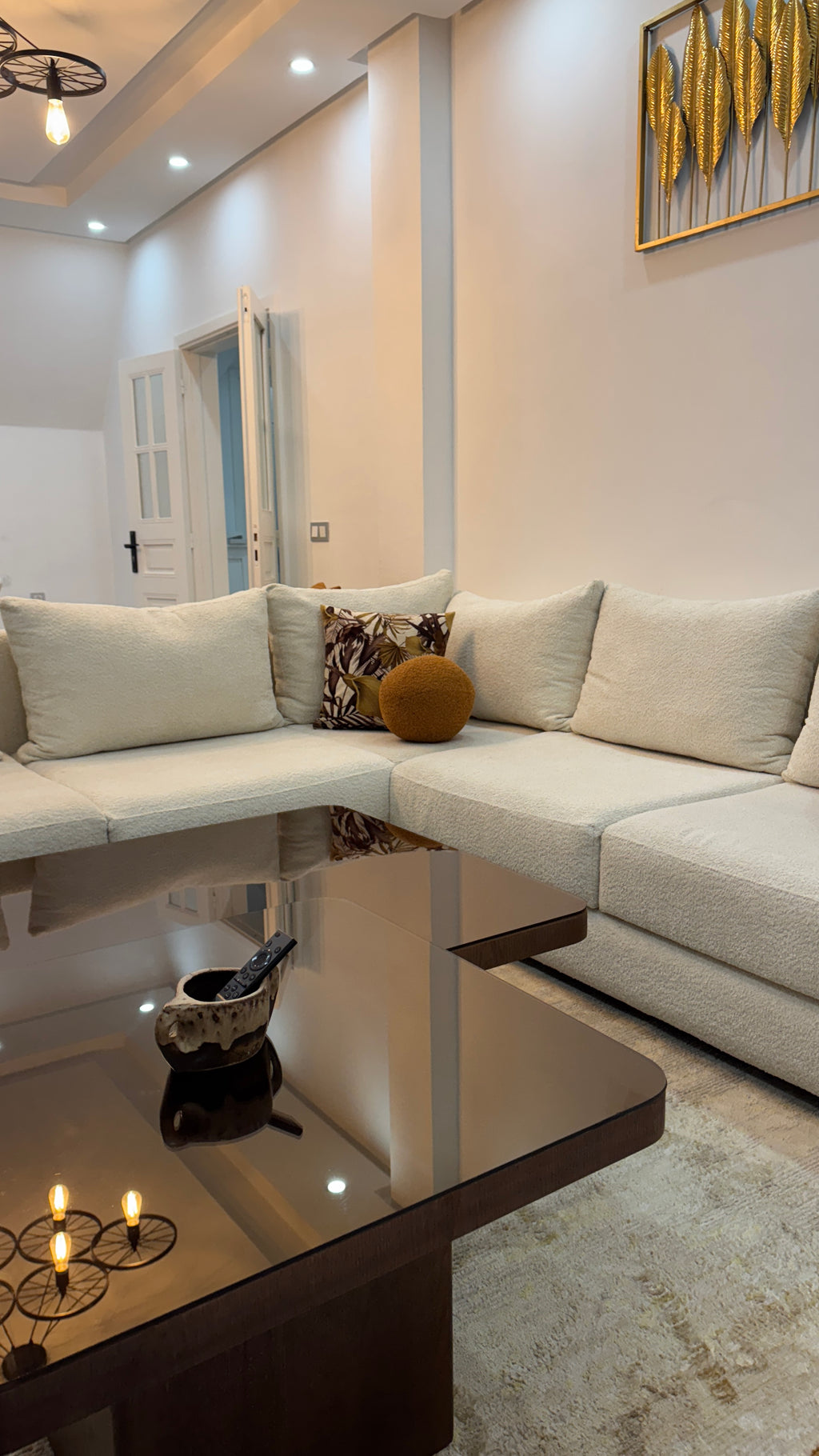 Salon Moderne, Canapé et Table Élégants - Design Personnalisé