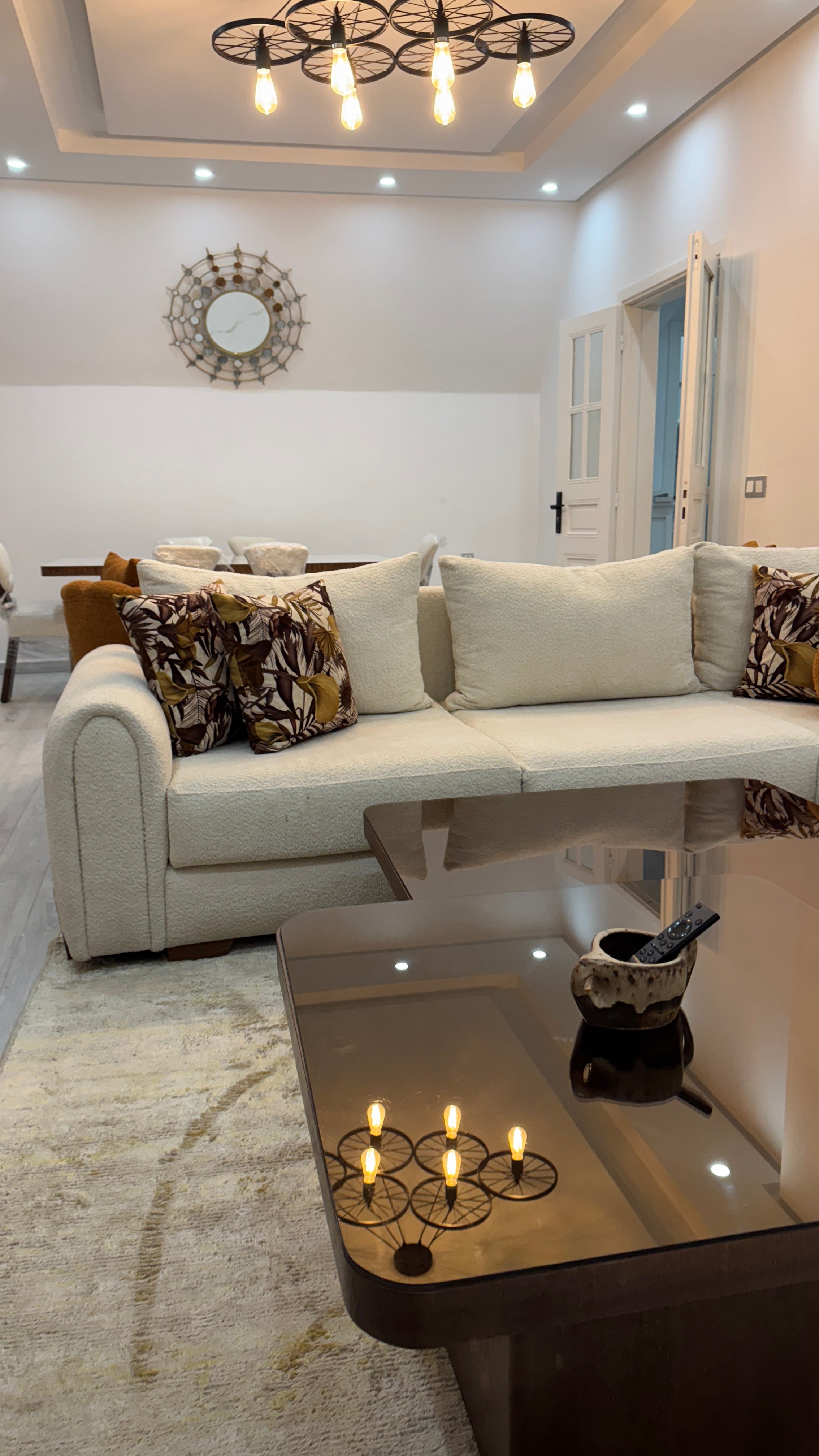 Salon Moderne, Canapé et Table Élégants - Design Personnalisé