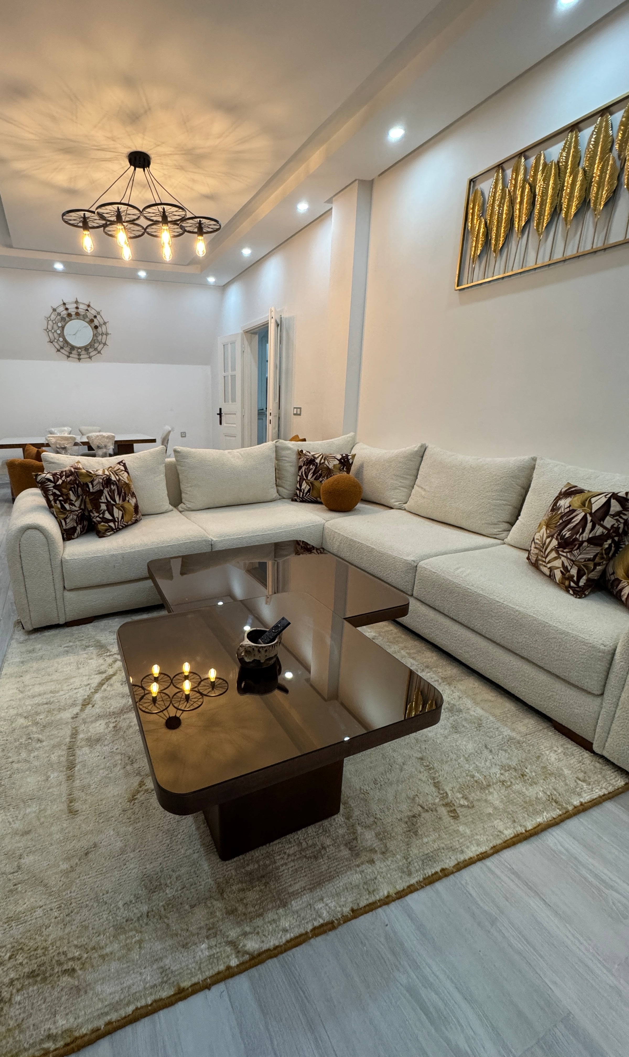 Salon Moderne, Canapé et Table Élégants - Design Personnalisé